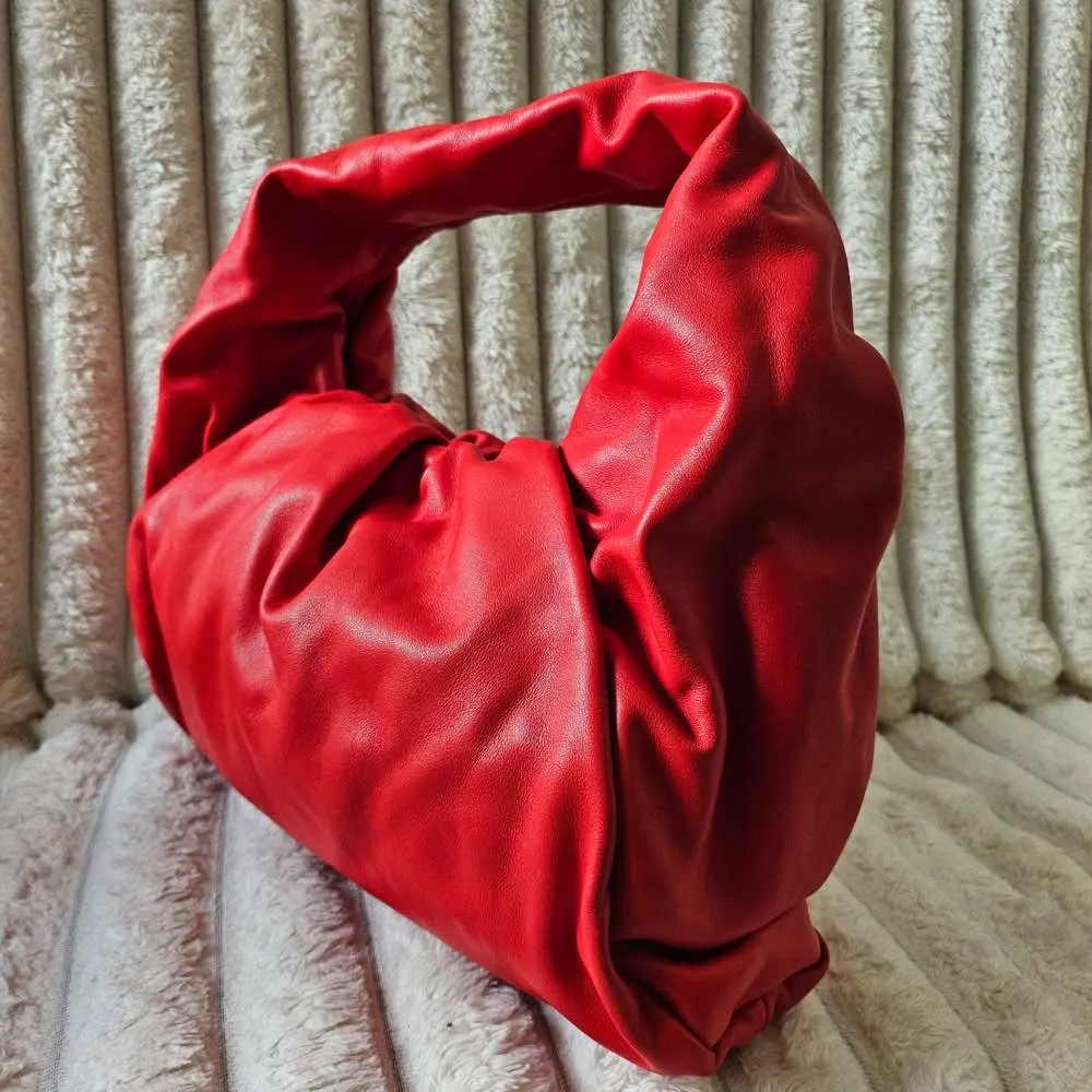 Bottega Veneta Shoulder Pouch Red Leather Good - Inside View