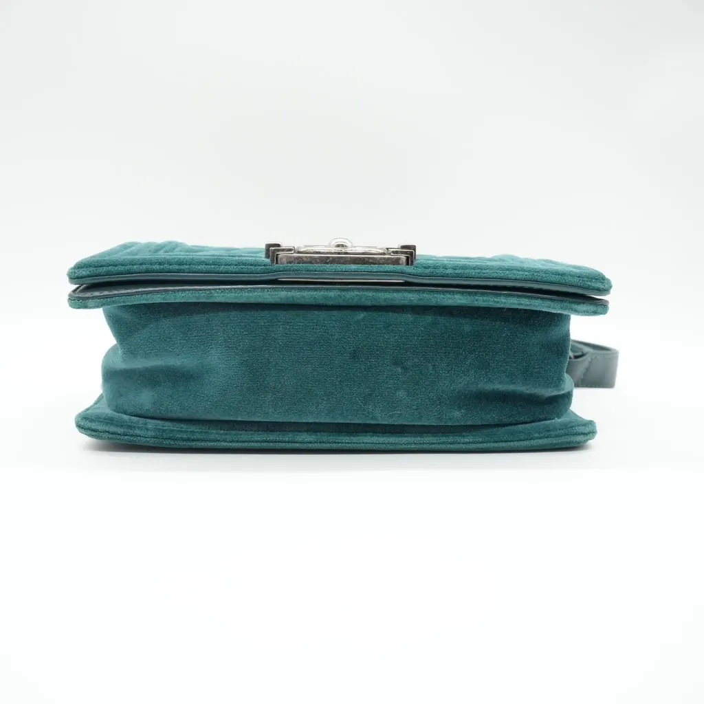 Chanel Boy Small Green Velvet Green Velvet Good - Inside View