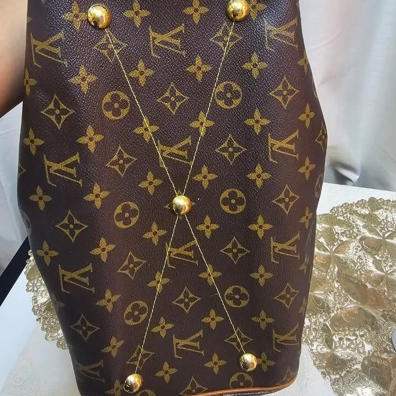 Louis Vuitton Tivoli GM Brown Canvas Good - Inside View