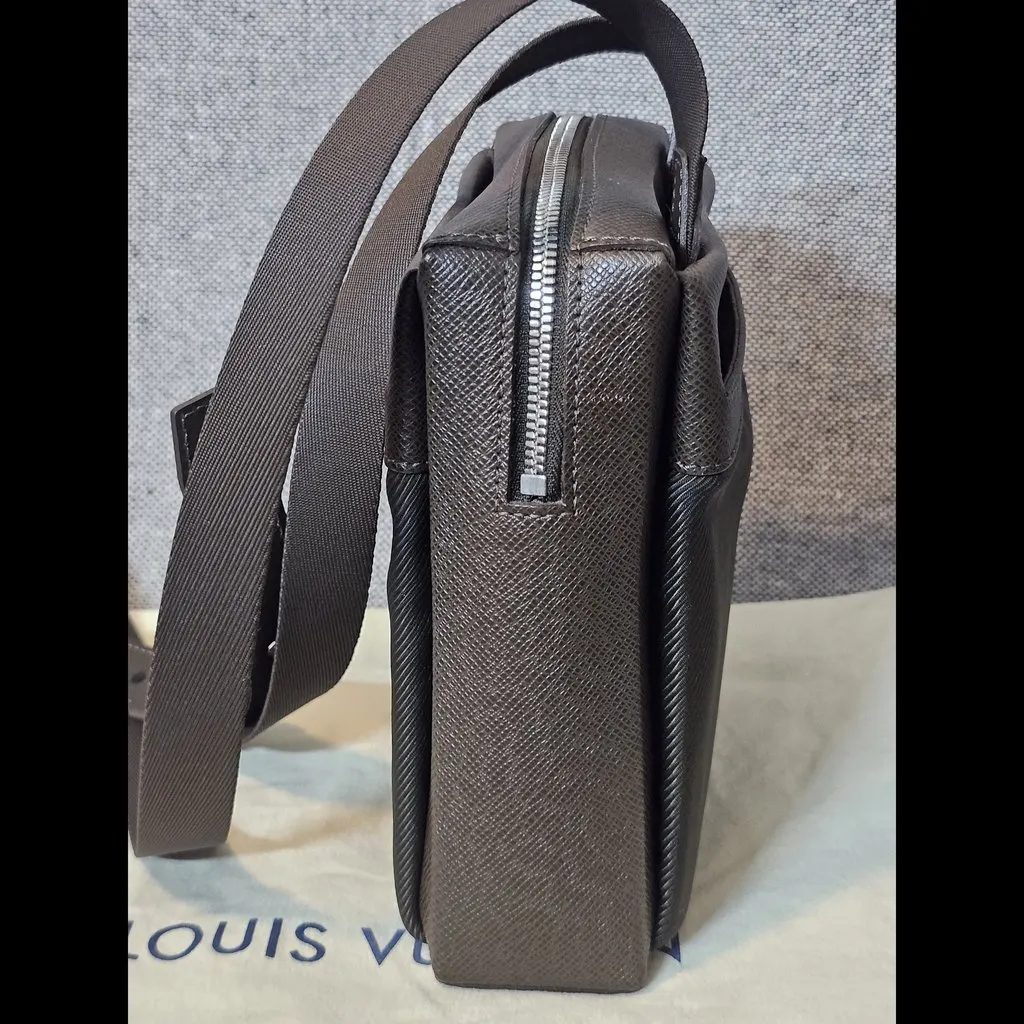Louis Vuitton Taiga Sayan Shoulder Brown Leather Good - Model View