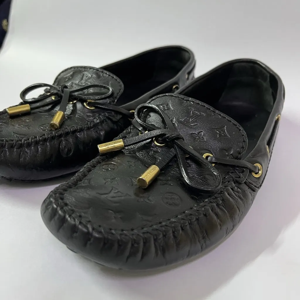Louis Vuitton Louis Vuitton Black Monogram Embossed Leather Gloria Flat Loafers Size : 36.5 Black Leather Very good - Model View