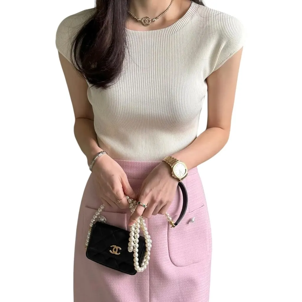 Chanel Pearls Flap Black Leather Very good - Back View