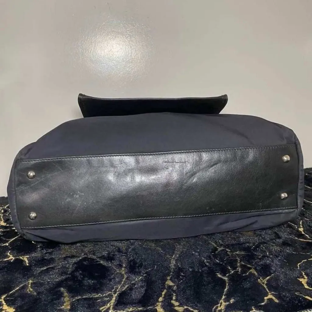 Saint Laurent YSL Tote Black Silver Good - Model View
