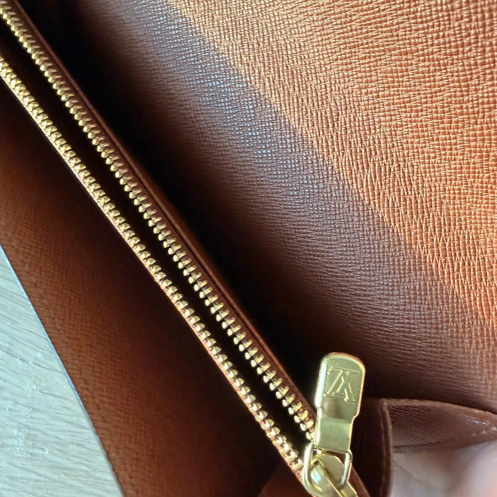 Louis Vuitton Classic monogram wallet Brown Canvas Very good - Model View