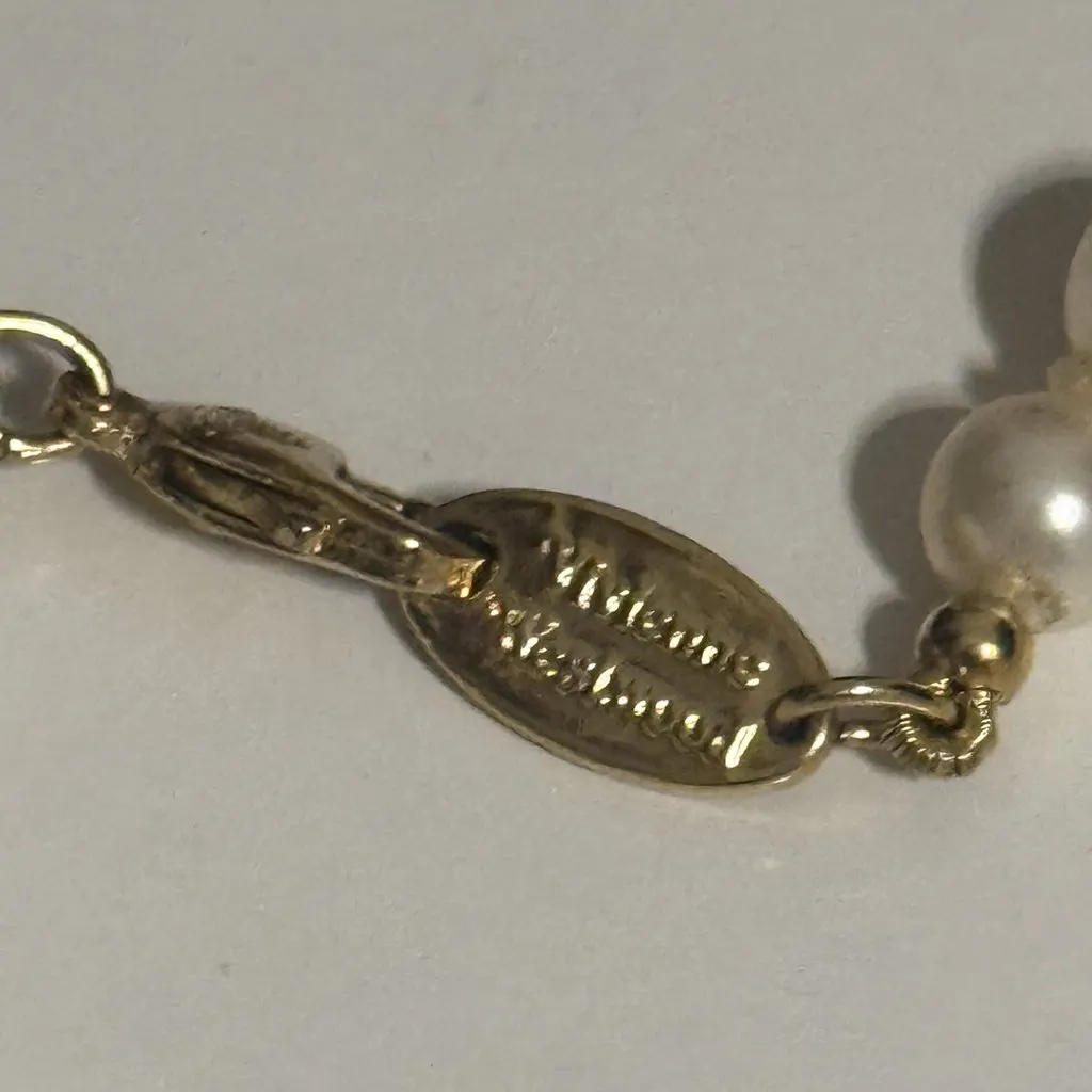 Vivienne Westwood Vivienne Westwood One Row Pearl Bas Relief Choker Necklace – Gold/Cream/Crystal White Pearl Very good - Model View