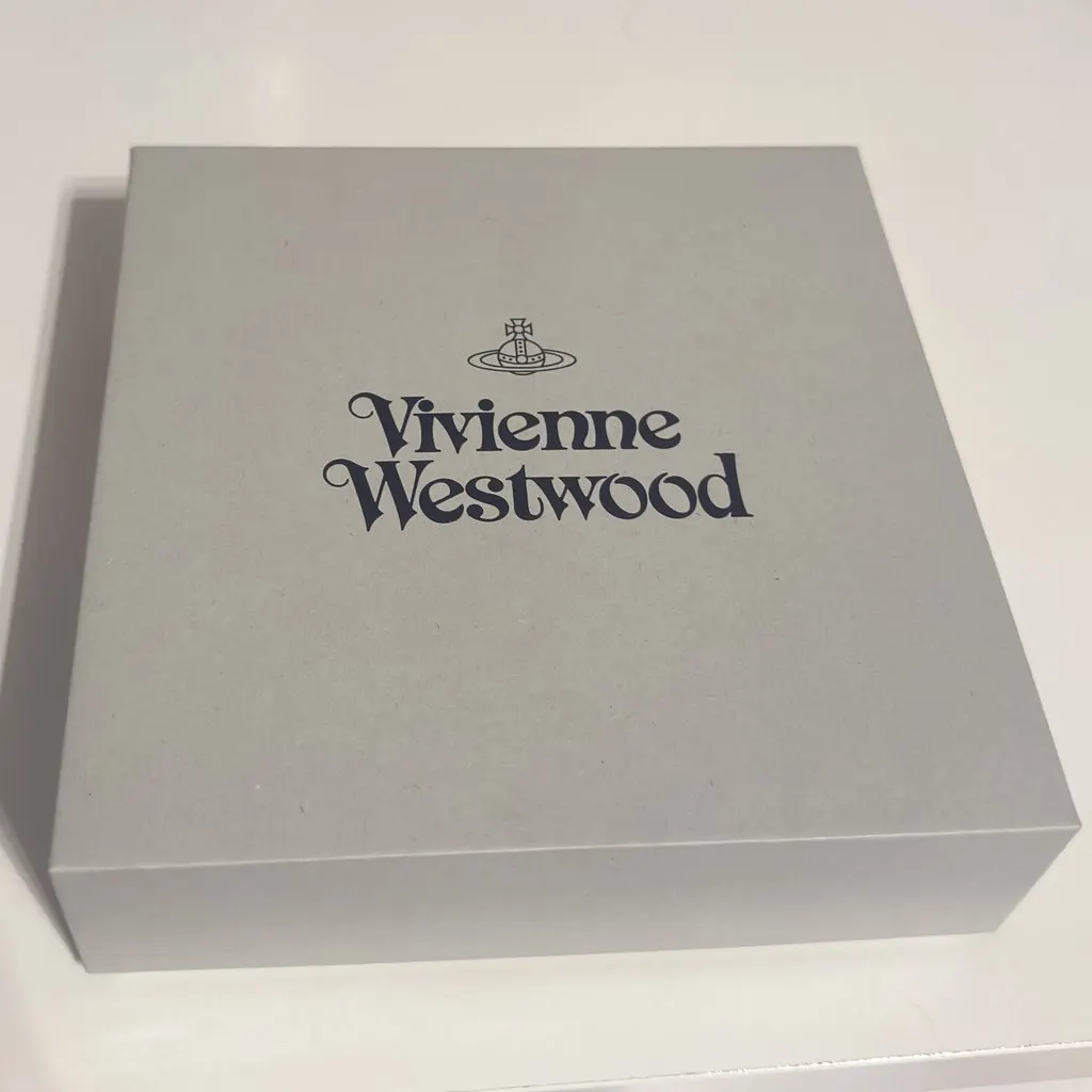 Vivienne Westwood Vivienne Westwood One Row Pearl Bas Relief Choker Necklace – Gold/Cream/Crystal White Pearl Very good - Box View