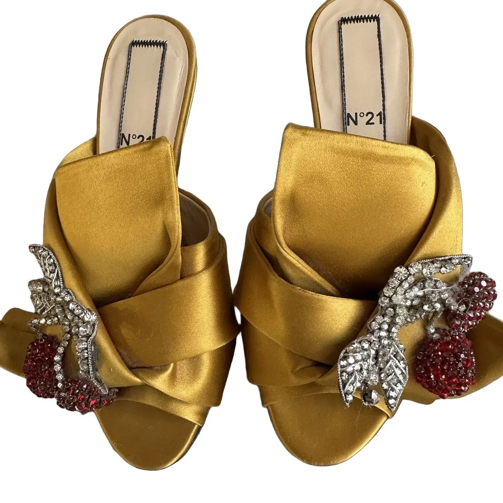 N°21 Elegant N°21 satin slides with jeweled cherry embellishments and crystal detaili