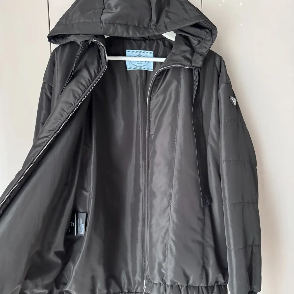 Prada hooded Black Very good - Box View