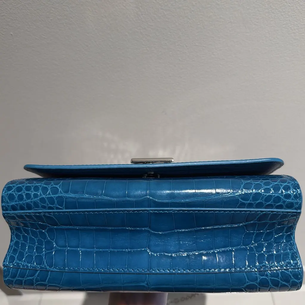 Louis Vuitton Twist Turquoise Leather Never worn - Inside View