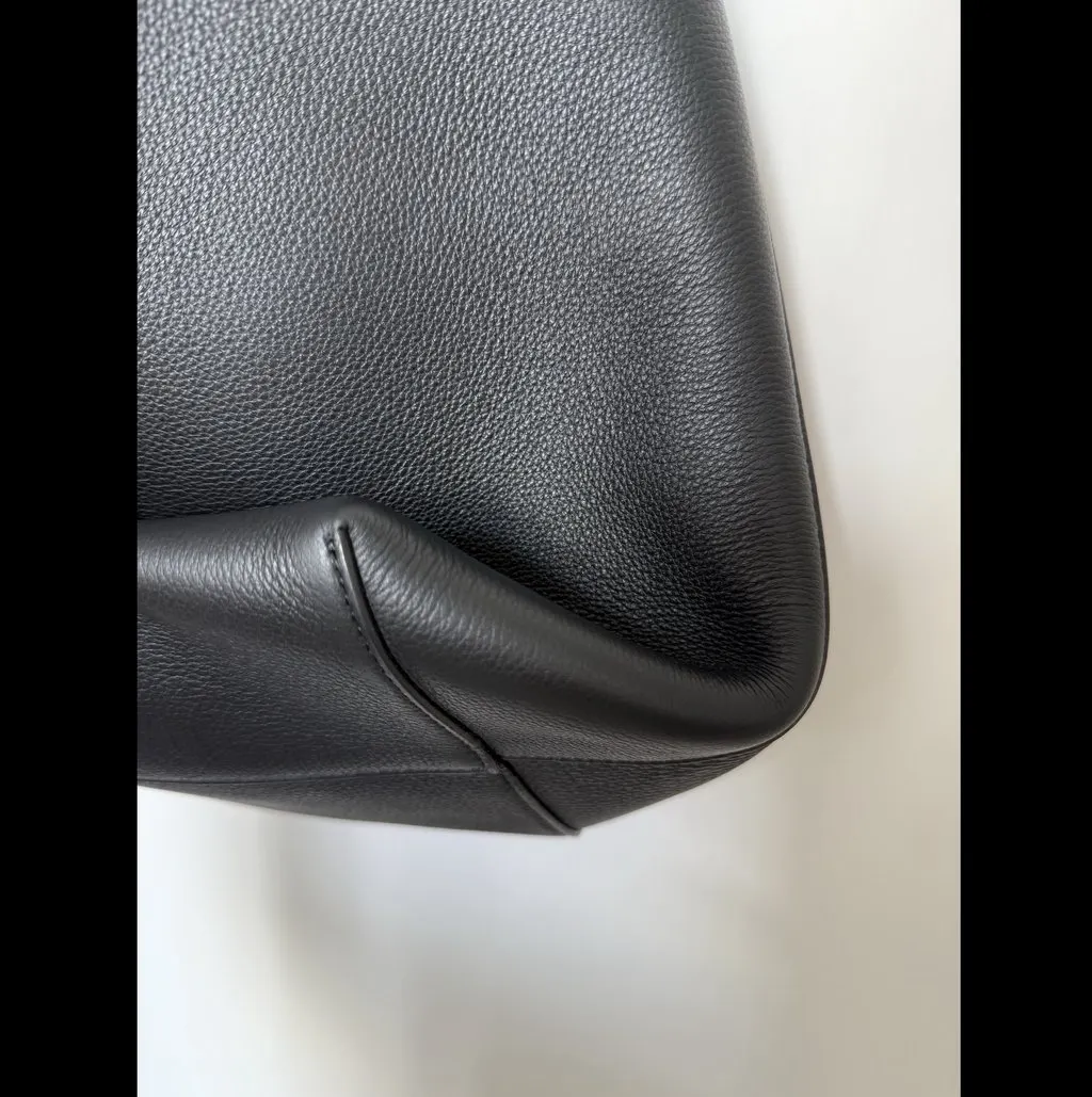 The Row Park Tote Medium Black Leather Very good - Model View
