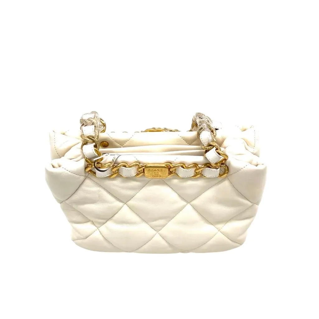 Chanel 19 bag White Leather Very good - Model View