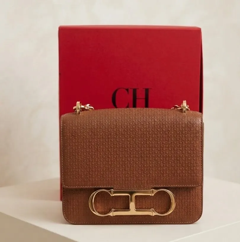 Carolina Herrera Wallet Brown Very good - Model View