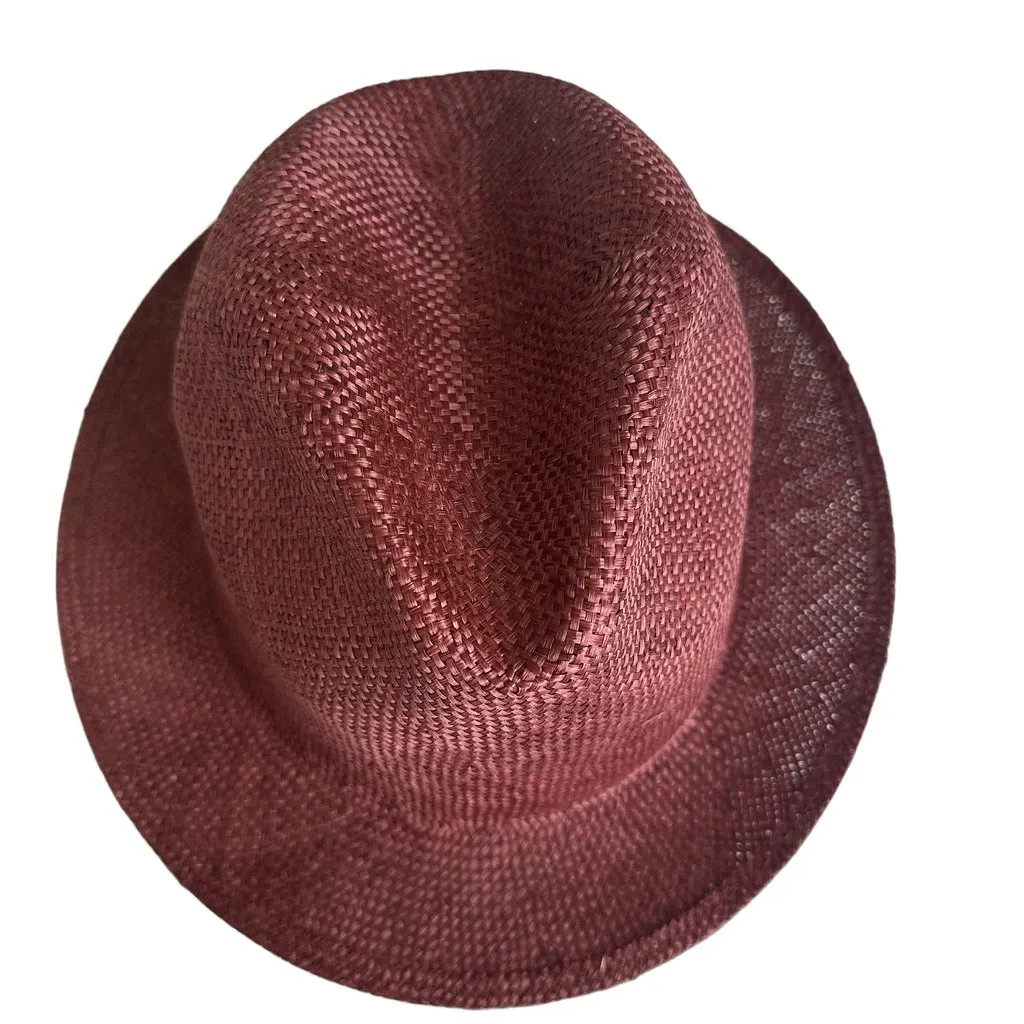 Borsalino Elegant Borsalino woven fedora in a distinctive burgundy tone, crafted in Italy and kept in near-new condition. Burgundy Very good - Front View