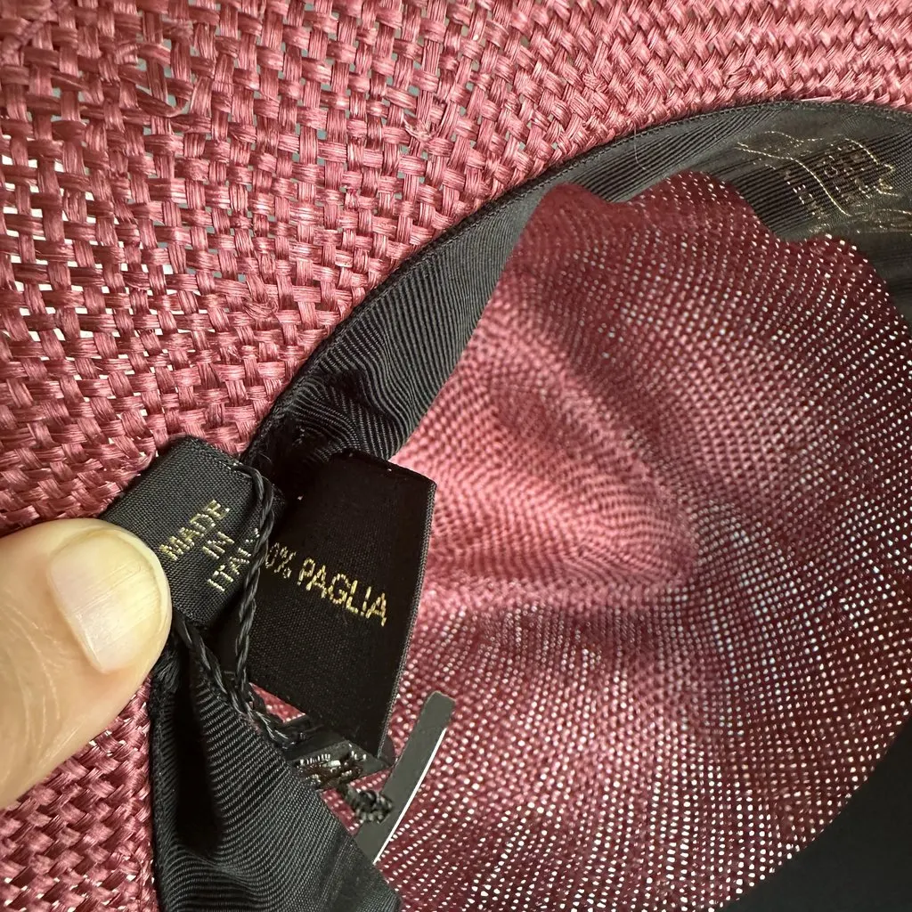Borsalino Elegant Borsalino woven fedora in a distinctive burgundy tone, crafted in Italy and kept in near-new condition. Burgundy Very good - Inside View