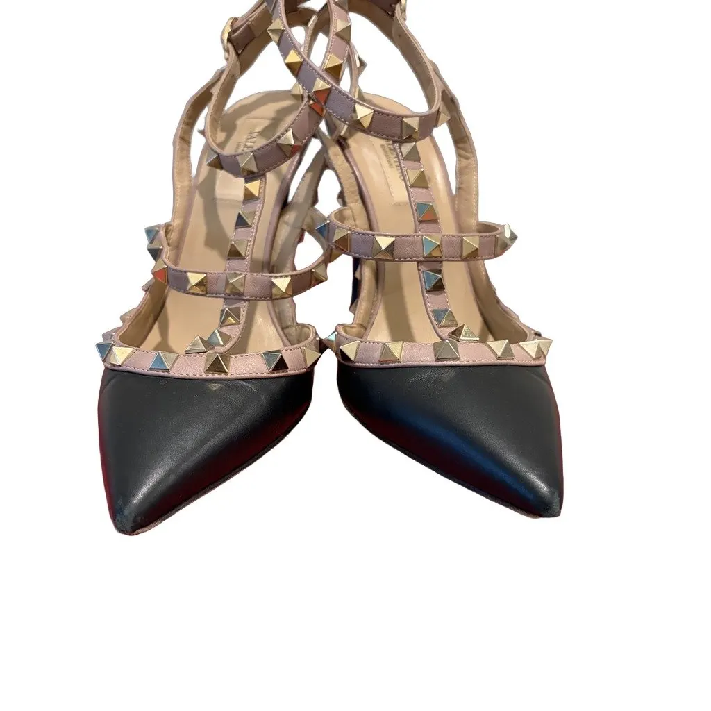 RED VALENTINO GARAVANI Used Preowned Valentino Garavani Rockstud Ankle Strap Pumps in Black and Poudre Leather Black Leather Very good - Front View