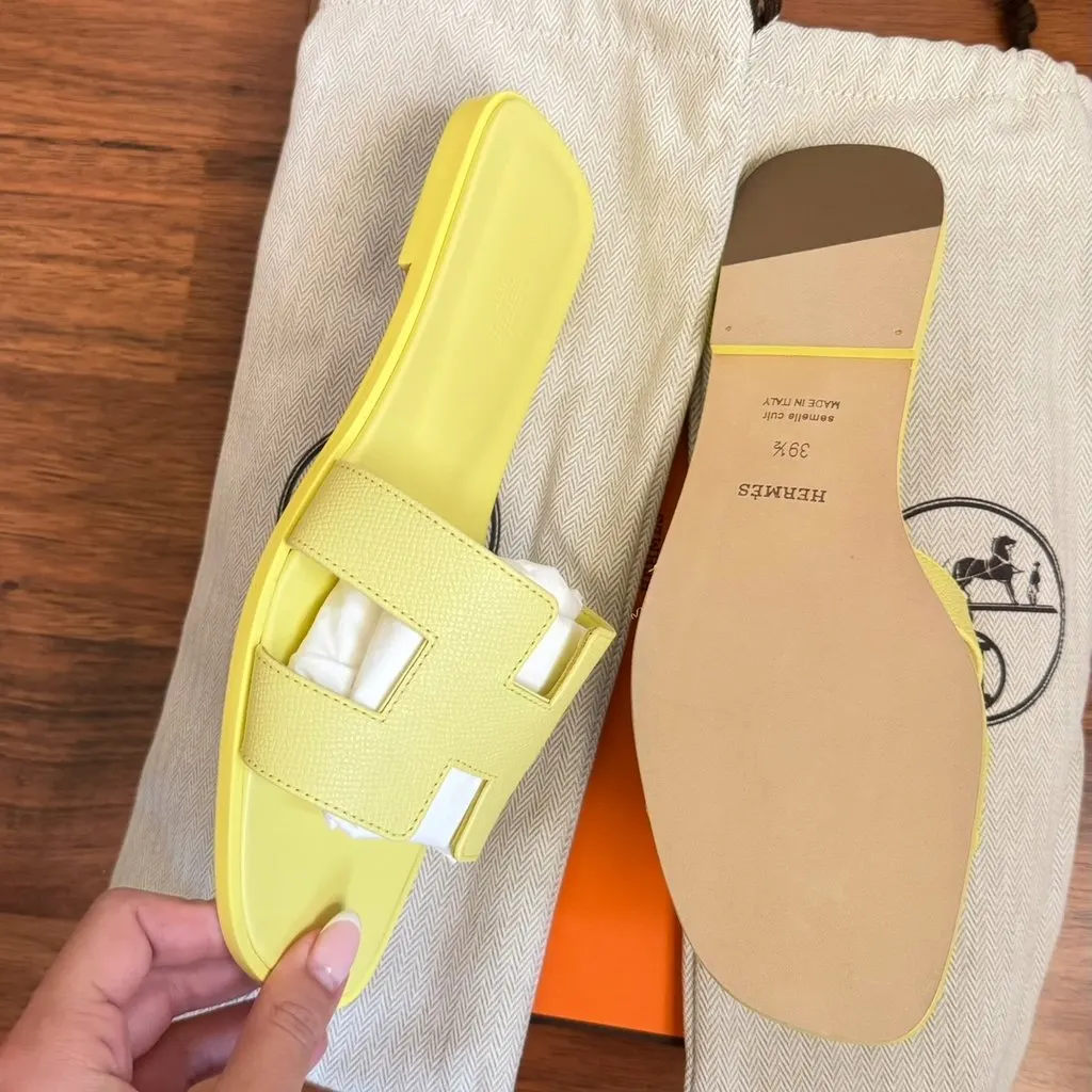 Hermès Oran Yellow Leather Never worn, with tag - Inside View