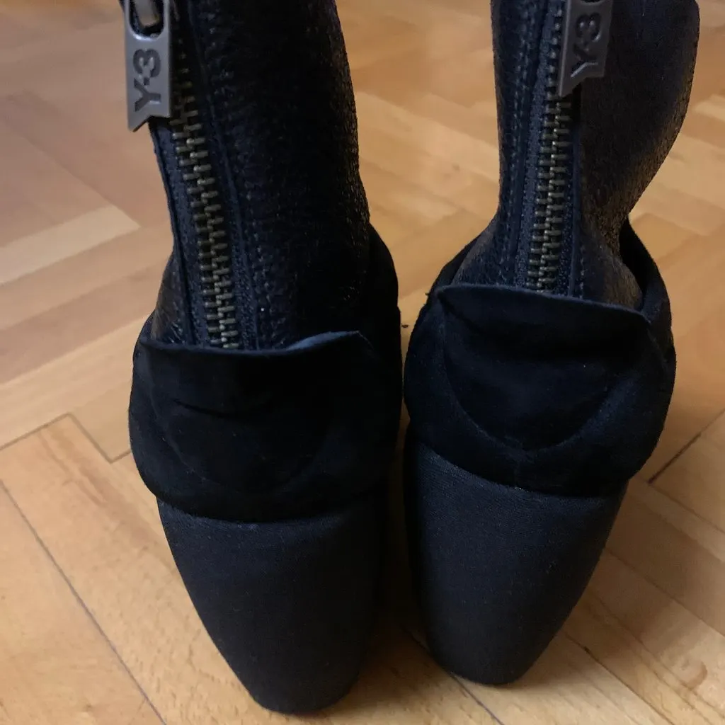 Y-3 Very comfortable,great fir ant weather Black Leather Very good - Back View