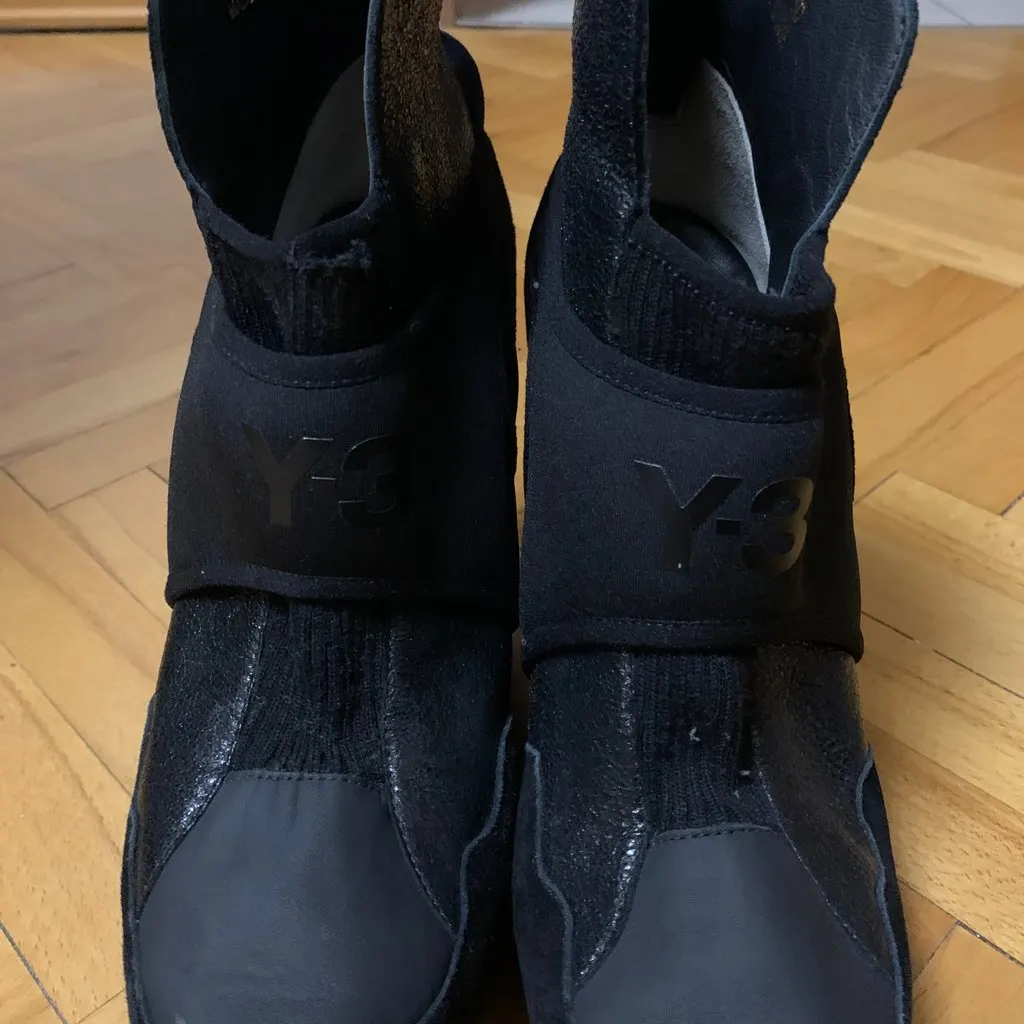 Y-3 Very comfortable,great fir ant weather Black Leather Very good - Inside View