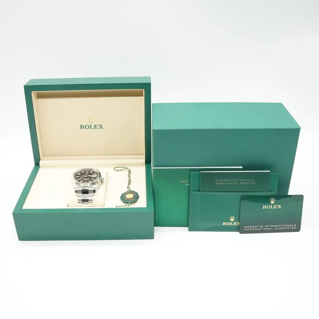Rolex Rolex Sky-Dweller 42mm 326934 Oystersteel 18 K White Gold Case Black Dial White Never worn - Model View