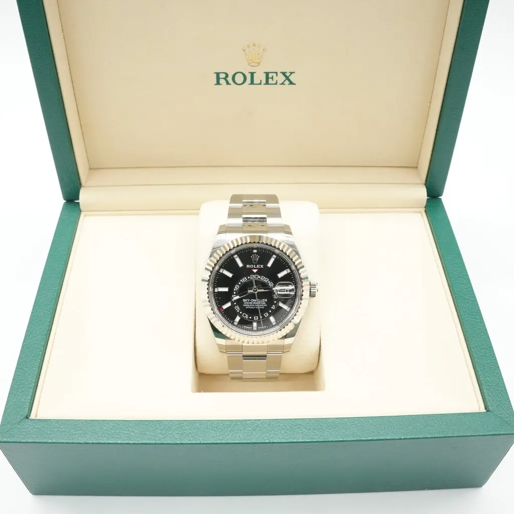 Rolex Rolex Sky-Dweller 42mm 326934 Oystersteel 18 K White Gold Case Black Dial White Never worn - Inside View