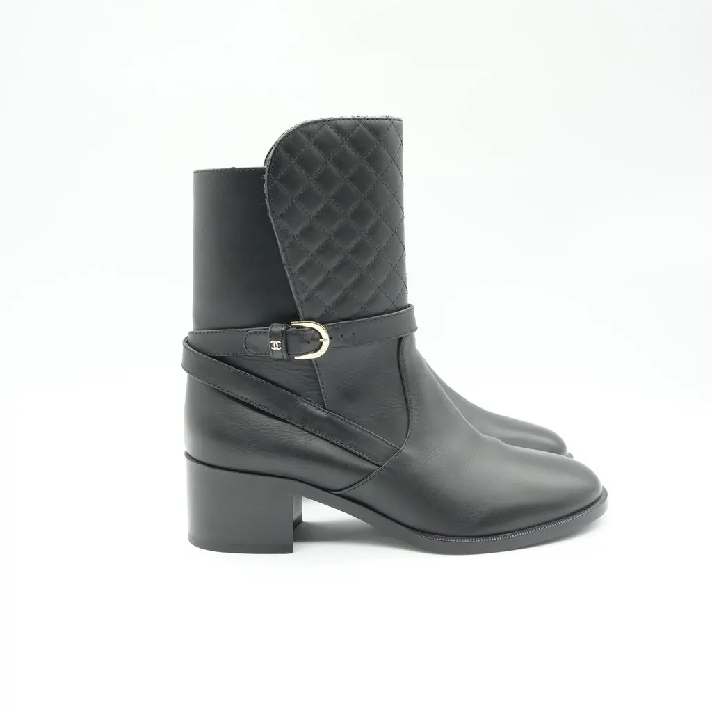 Chanel 2018 Interlocking CC Boots Black Leather Good - Box View