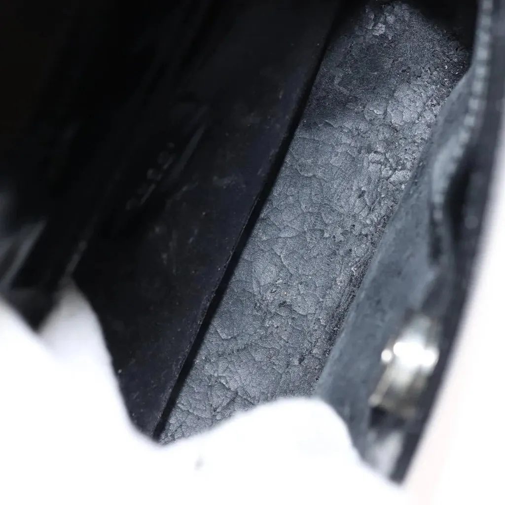 Gucci Shoulder Bag Black Leather Good - Model View