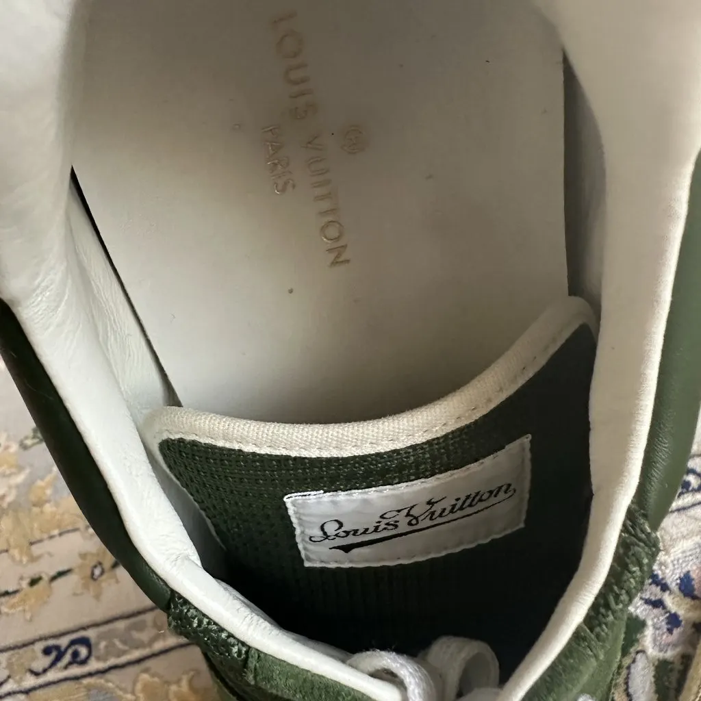 Louis Vuitton Older-season Louis Vuitton sneakers in a distinctive deep green colorway. Green Velvet Very good - Box View