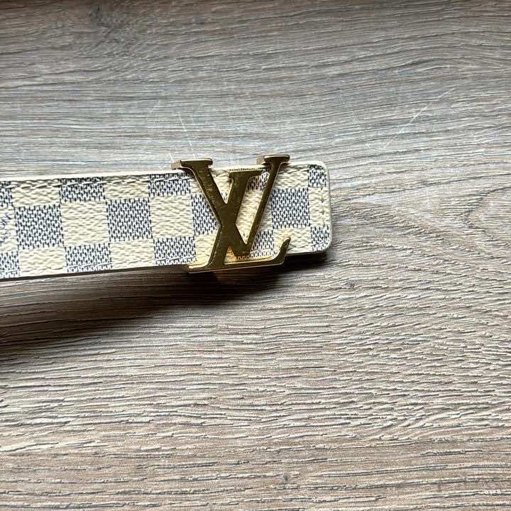 Louis Vuitton LV belt Initiales - Back view