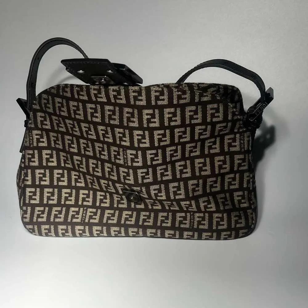 Fendi Baguette MultiColor Canvas Metal Very good - Model View