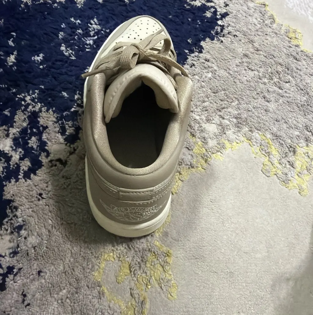 Nike Trainers Beige Leather Never worn - Back View