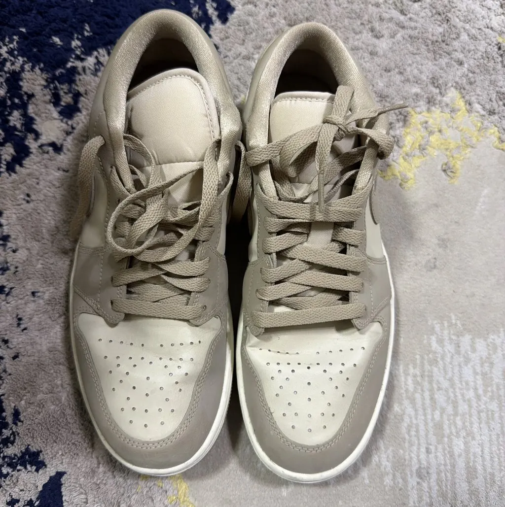 Nike Trainers Beige Leather Never worn - Inside View