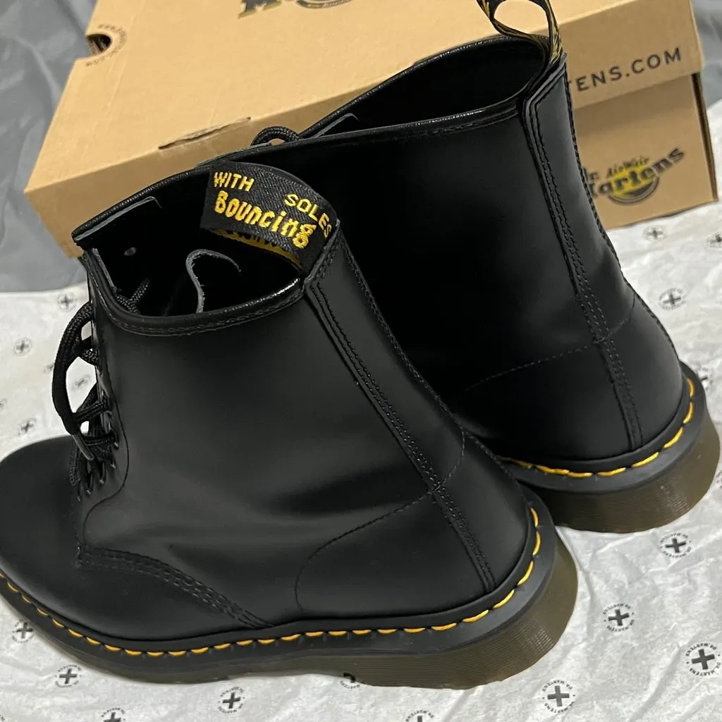 Dr. Martens Dr. Martens 1460 Smooth Leather 8-Eye Boot in black Black Leather Never worn - Back View