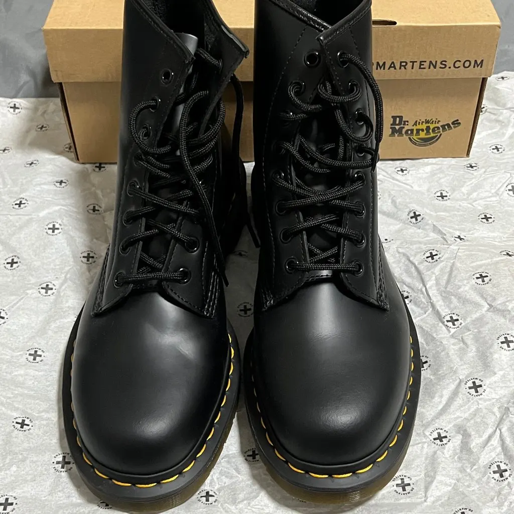 Dr. Martens Dr. Martens 1460 Smooth Leather 8-Eye Boot in black Black Leather Never worn - Inside View