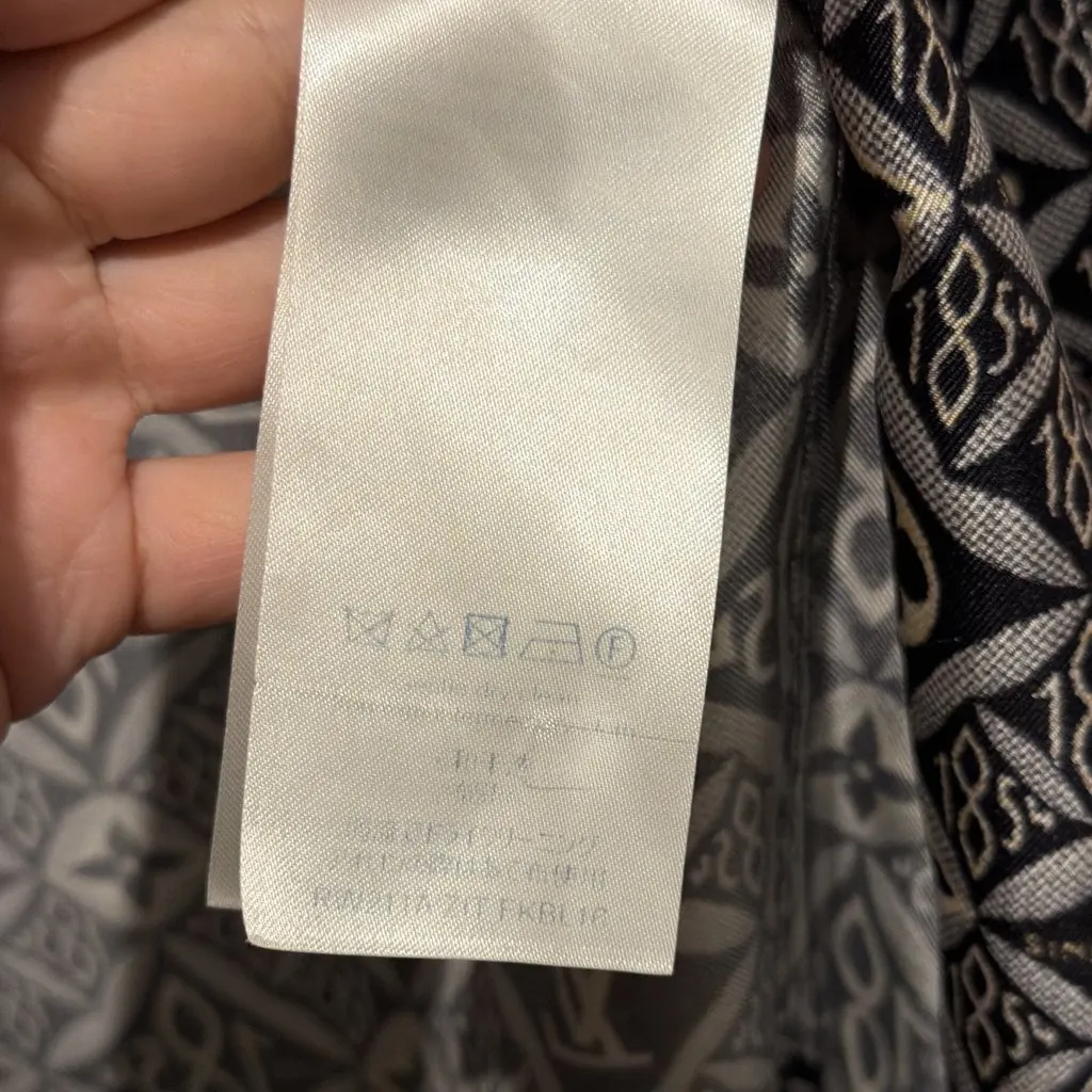 Louis Vuitton Shirt Grey Silk Very good - Model View