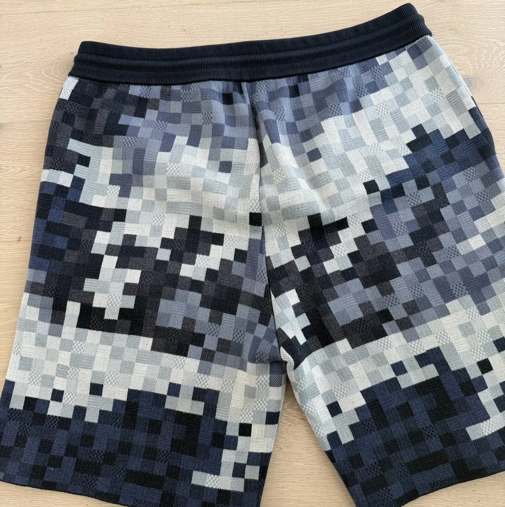 Louis Vuitton Limited Navy Very good - Model View