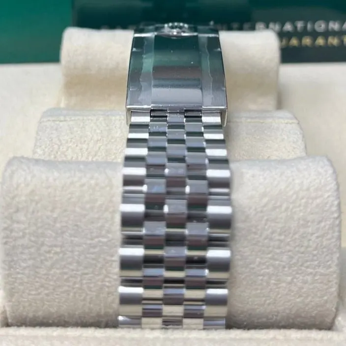 Rolex GMT-Master II 40mm Blue Never worn - Model View