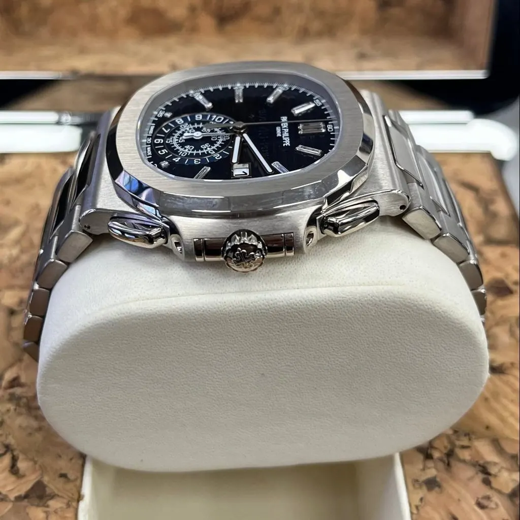 Patek Philippe Nautilus 44mm Blue Never worn - Model View