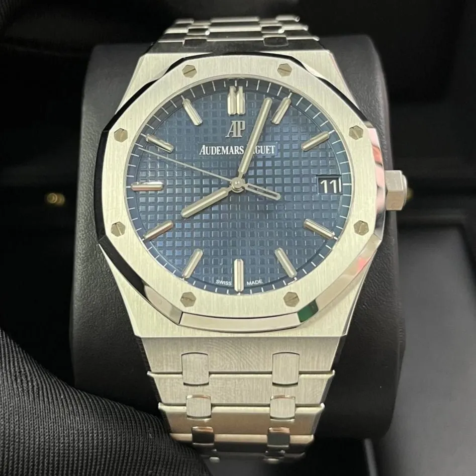 Audemars Piguet Royal Oak Selfwinding 41mm Blue Never worn - Box View