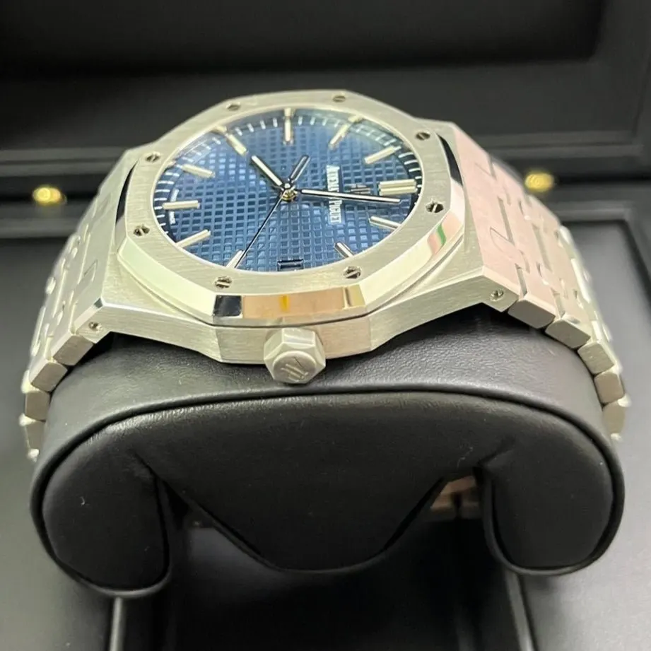 Audemars Piguet Royal Oak Selfwinding 41mm Blue Never worn - Inside View