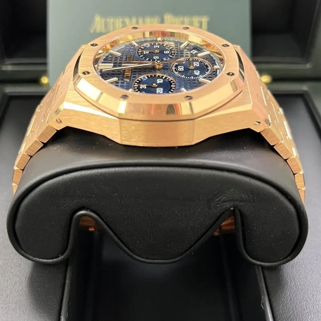 Audemars Piguet Royal Oak Chronograph 41mm Blue Never worn - Model View