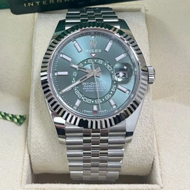 Rolex Sky-Dweller 42mm Green Never worn - Back View