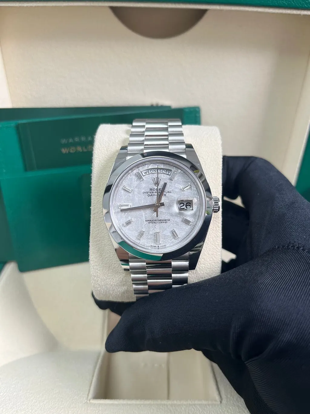 Rolex Day-Date 40 Silver Never worn - Model View