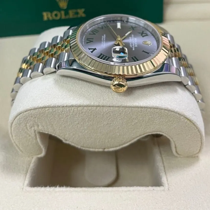 Rolex Datejust 41 Gold Never worn - Inside View