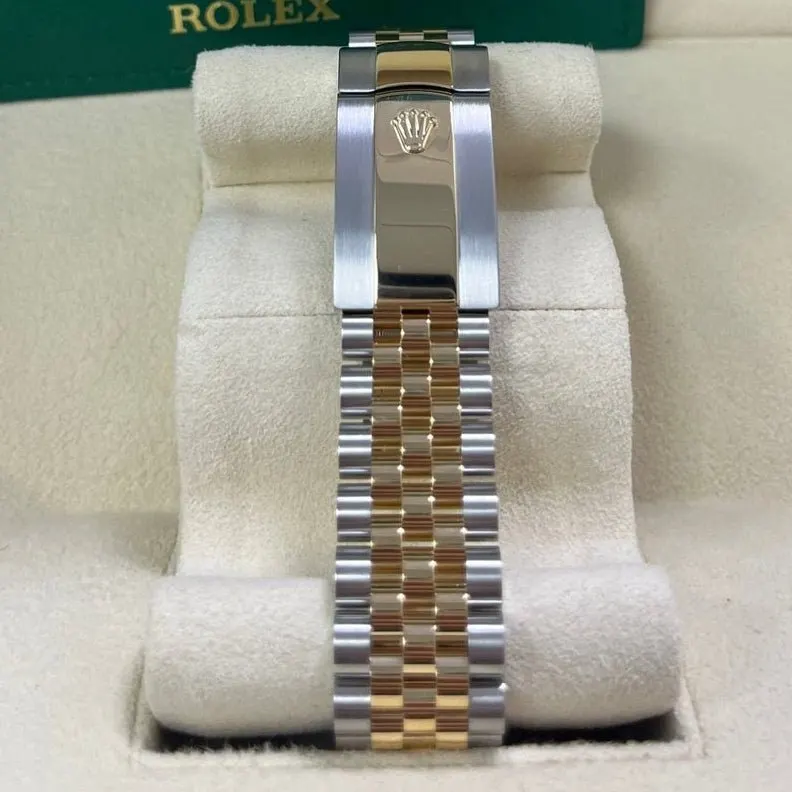Rolex Datejust 41 Gold Never worn - Model View