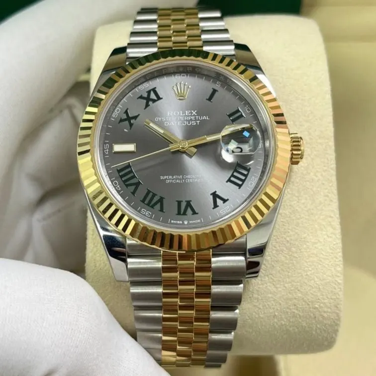 Rolex Datejust 41 Gold Never worn - Box View