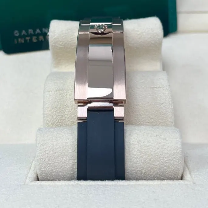 Rolex Yacht-Master 40mm Pink Never worn - Inside View