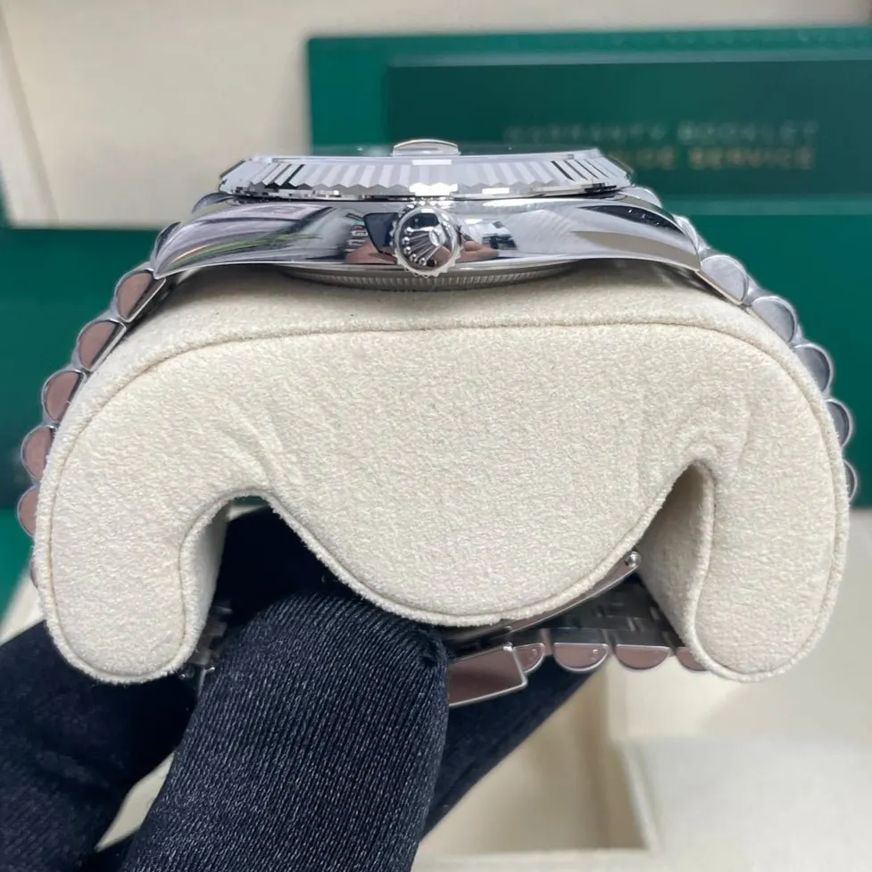 Rolex Datejust 41 White Never worn - Box View