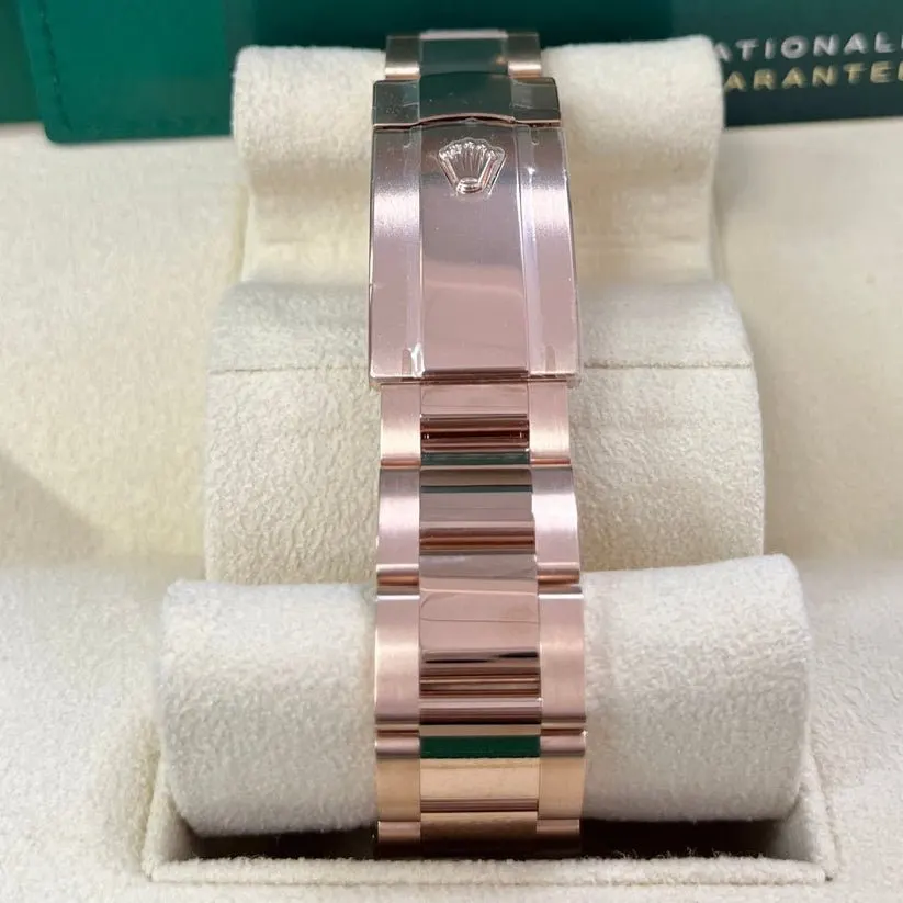 Rolex Sky-Dweller 42mm Pink Never worn - Box View