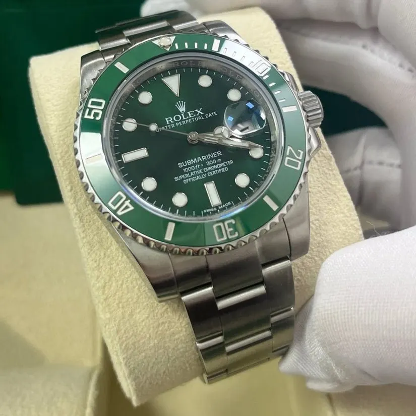 Rolex Submariner 40mm Green Never worn - Box View