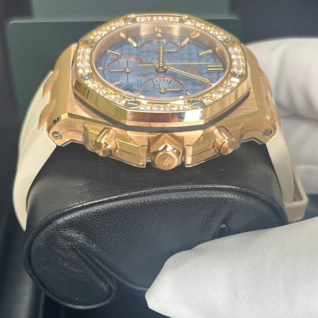Audemars Piguet Royal Oak Offshore 37mm MultiColor Never worn - Inside View